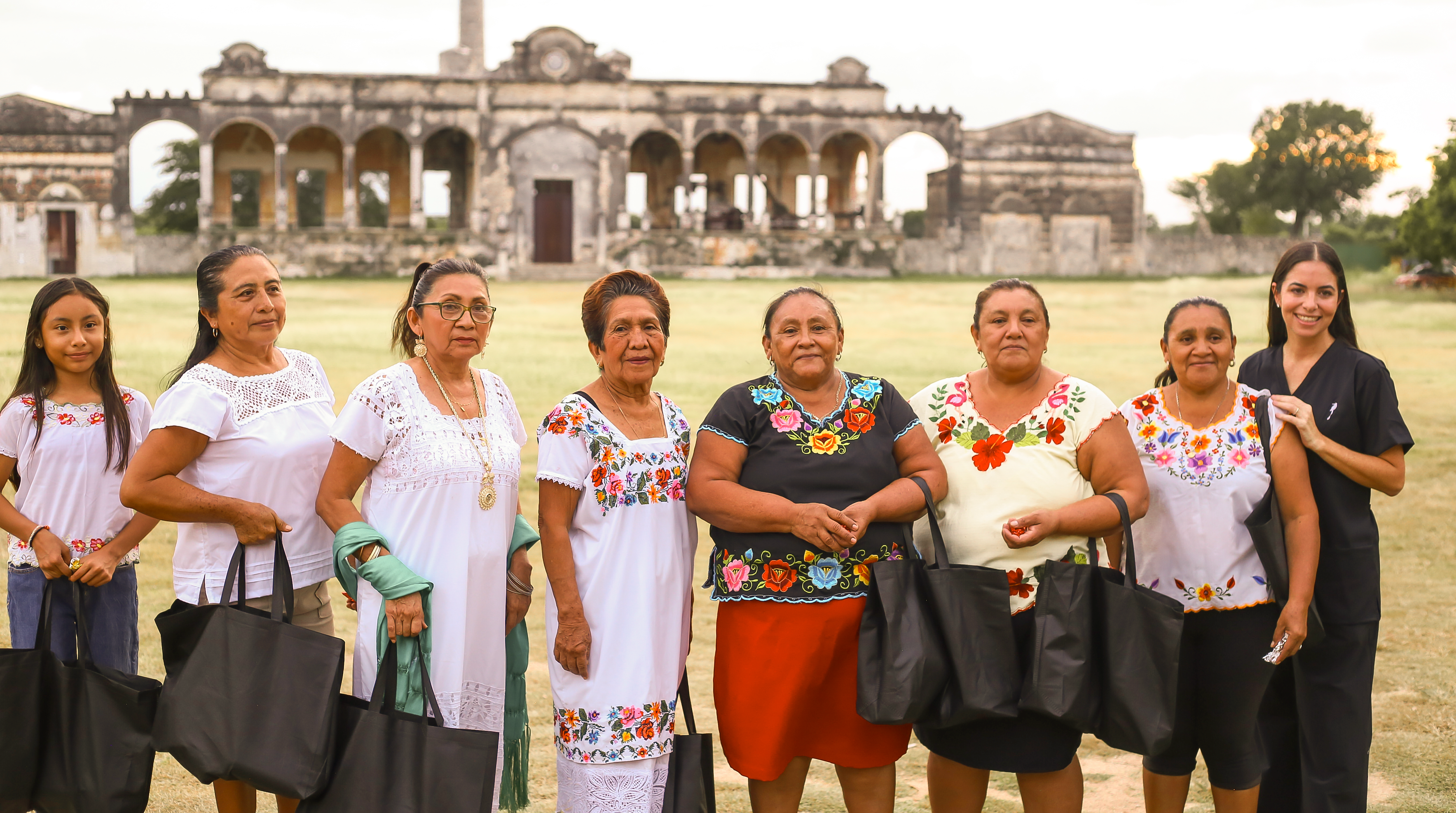 Caminando juntas: Yaxcopoil, Yucatán